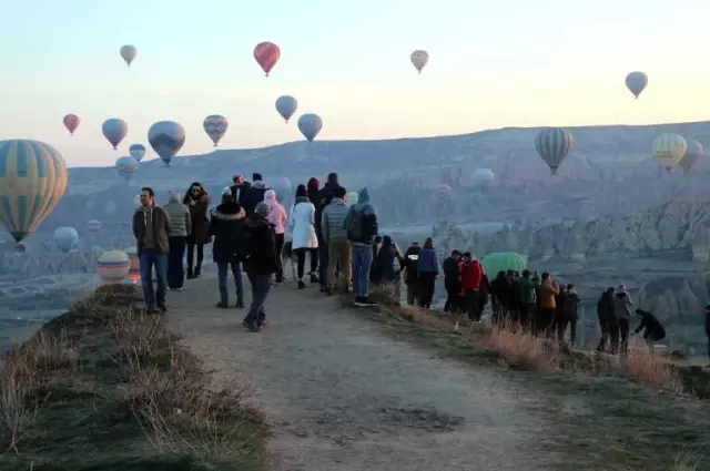 Kapadokya'da Yer Turist, Gök Balon Dolu