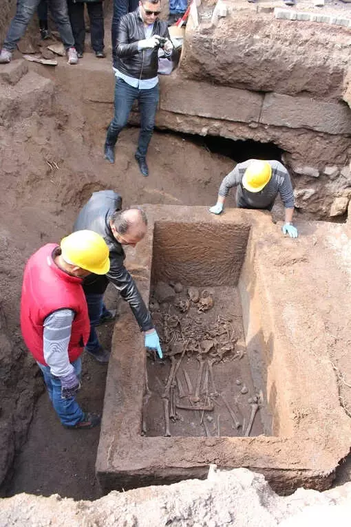 Kayseri'de Bulunan Roma Dönemi'ne Ait Lahit, Aile Mezarı Çıktı