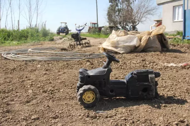 Traktörle Üzerinden Geçti! Uyuyakalan 2 Yaşındaki Kuzenini Öldürdü