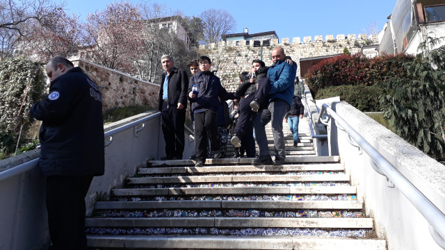 Yürüyen Merdiven Birden Bire Ters Yönde Çalıştı! Gezi Grubundaki 8 Öğrenci Yaralandı