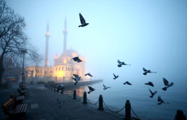 İstanbul'da Göz Gözü Görmedi! Sis Köprüyü Yuttu