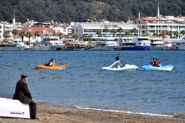 Marmaris'te Mart Ayında Deniz Keyfi! Sahiller Dolup Taştı