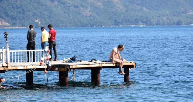 Marmaris'te Mart Ayında Deniz Keyfi! Sahiller Dolup Taştı