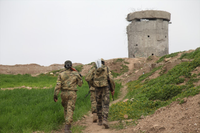 YPG'nin Savunma Hatlarının Tamamı Çöktü! Afrin Merkeze Girmek İçin Emir Bekliyorlar