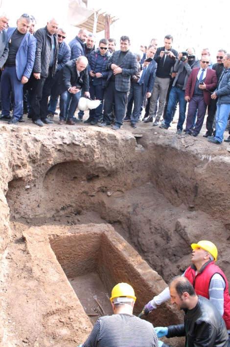 Kaçak Kazıda Lahit Bulan Defineci: Kral Tacını Bekliyorduk, Şansımız Yokmuş