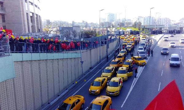 Taksicilerden UBER Tehdidi: Sağı Solu Yakıp Yıkmak İstemiyoruz