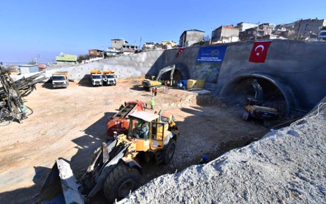 İzmir'in En Uzun Kara Yolu Tünelinde Kazı Çalışmaları Başladı