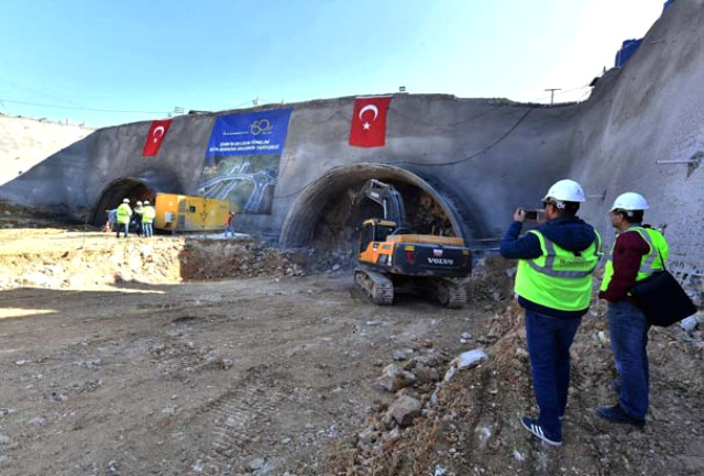 İzmir'in En Uzun Kara Yolu Tünelinde Kazı Çalışmaları Başladı