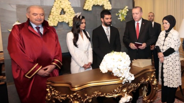 Arda Turan ile Aslıhan Doğan'ın Düğün Detayları Ortaya Çıktı! Erdoğan, Çift Bilezik Taktı