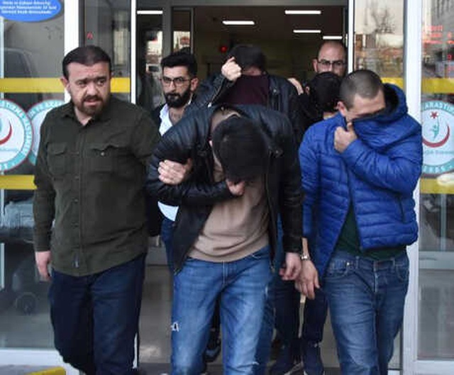 Üniversiteliler, Elbise Dolabını Uyuşturucu İmalathanesine Çevirmiş