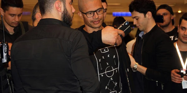 Alex de Souza, Giydiği Tişörtle Aykut Kocaman'a Gönderme Yaptı