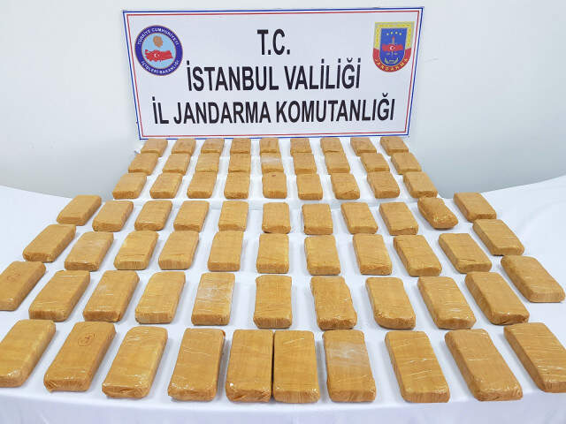 Güpegündüz Valizle 7 Milyon TL'lik Eroin Taşıyan Torbacılar Suçüstü Yakalandı