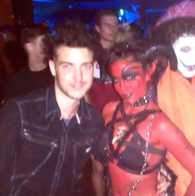 Katıldığı Kostüm Yarışmasını Kazanan Genç Model, Parti Çıkışı Evinde Kendini Astı