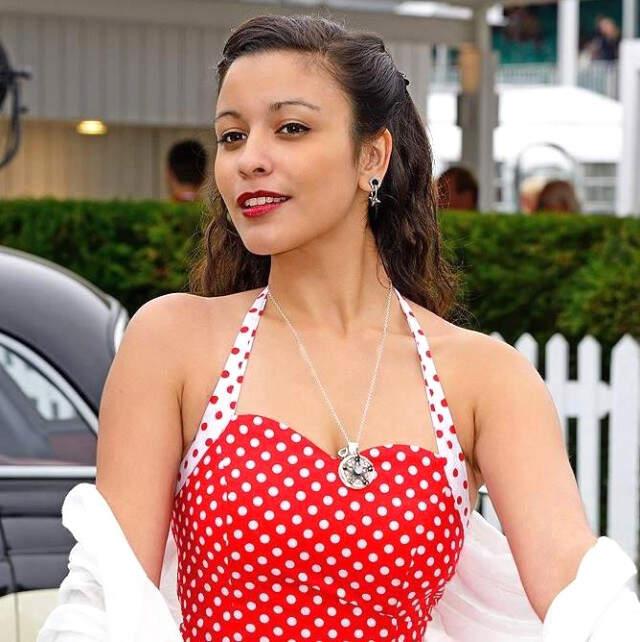 Katıldığı Kostüm Yarışmasını Kazanan Genç Model, Parti Çıkışı Evinde Kendini Astı