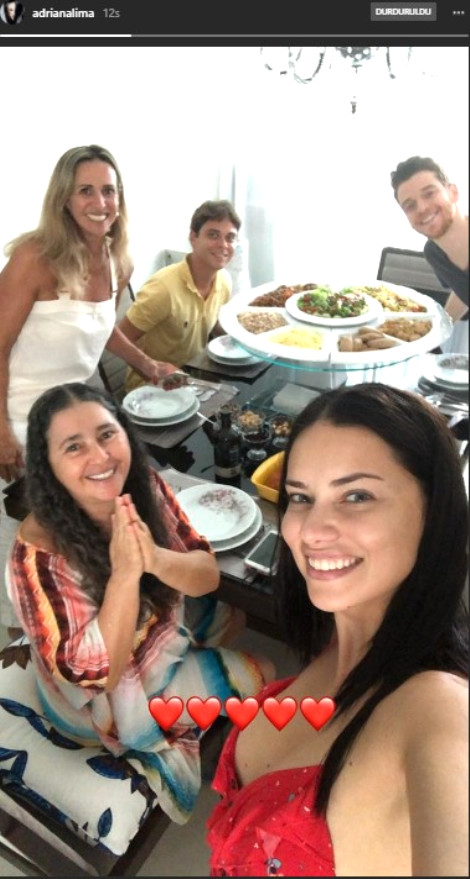 Adriana Lima, Metin Hara'yı Ailesiyle Tanıştırdı! Sofrada Yok, Yoktu