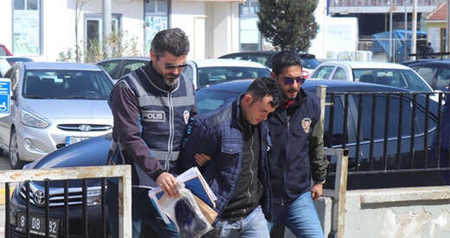 Genç Kızı Yerde Sürükleyerek Çantasını Çalan Gaspçı,Tacizci Çıktı! O Anlar Kamerada