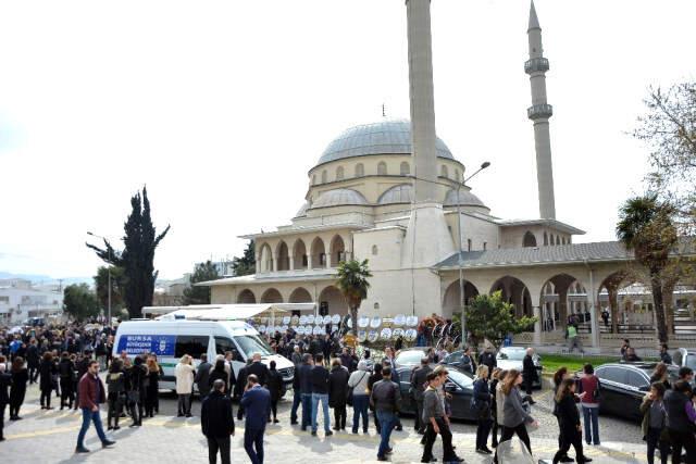 Düşen Jette Ölen Zeynep Coşkun Son Yolculuğuna Uğurlandı, Annesi Sinir Krizi Geçirdi