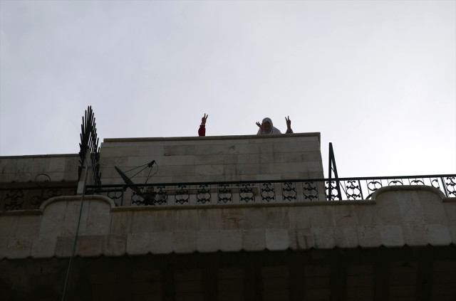 Afrin Halkı Anlattı! TSK'ya Direnemeyeceğini Anlayan Teröristler Silahlarını Alıp Kaçmış