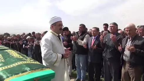 Trafik Kazasında Hayatını Kaybeden Anne-Oğlun Cenazeleri Aynı Tabuta Konuldu