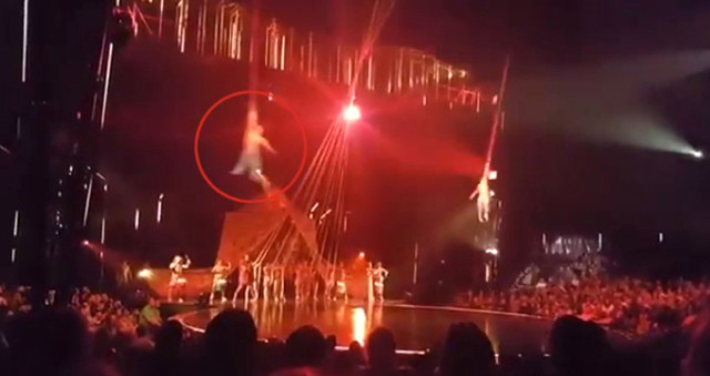 Dansçı Metrelerce Yüksekten Yere Çakıldı, Seyirciler Ölüm Anlarını Kayda Aldı