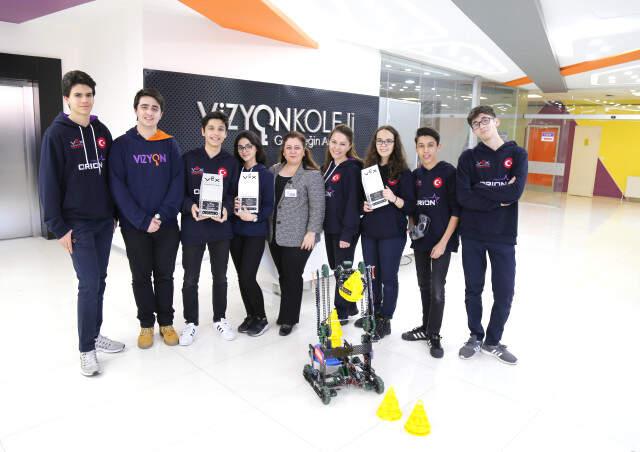 Liseli Türk Öğrenciler <a class='keyword-sd' href='/almanya/' title='Almanya'>Almanya</a>'dan Şampiyonlukla Döndüler