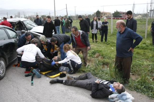 MHP Eski İlçe Başkanı Kaza Yaptı, Eşi Öldü, 7 Kişi Yaralandı