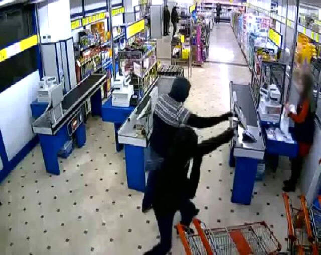 Pompalı Tüfekli Hırsızlar Tutuklandı, Soygun Anları Kameraya Kaydedildi