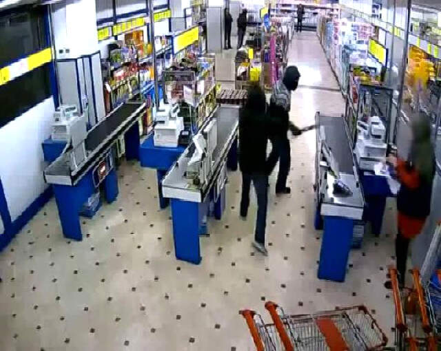 Pompalı Tüfekli Hırsızlar Tutuklandı, Soygun Anları Kameraya Kaydedildi