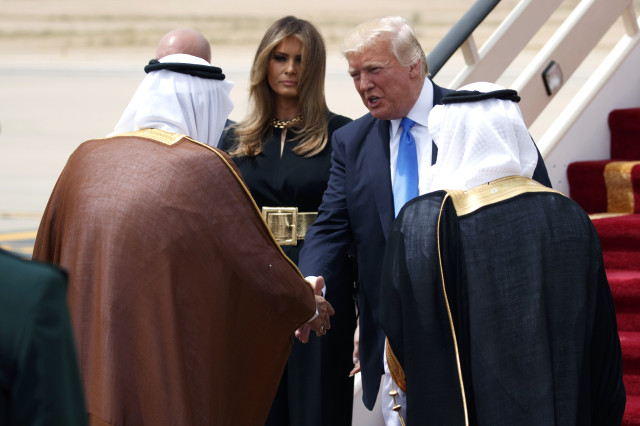 ABD Başkanı Trump, Suriye'den Çekilmek İçin Kral Selman'dan 4 Milyar Dolar İstedi