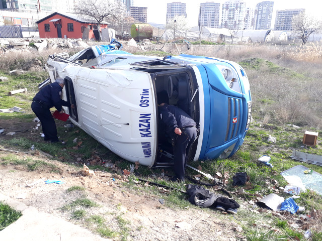 Ankara-İstanbul Yolunda Kamyon İle Minibüs Çarpıştı: 3'ü Ağır 17 Yaralı