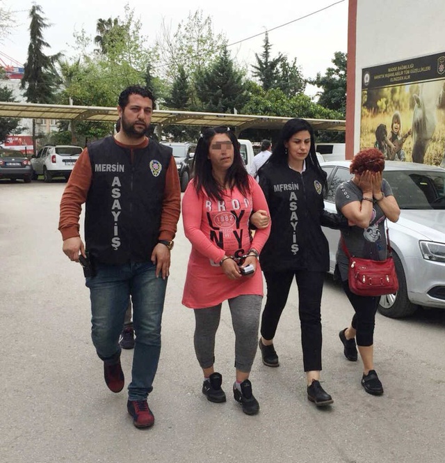 Aynı Arabada Fuhuş Yapan 4 Kişiyi Polis Suçüstü Yakaladı