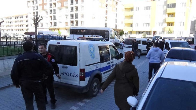 Çocukları Vurulan Baba, Adliye Önünde Sanıklardan Birinin Kulağını Isırıp Kopardı