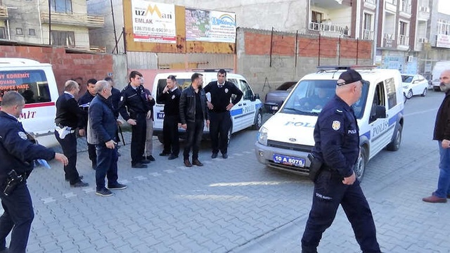 Çocukları Vurulan Baba, Adliye Önünde Sanıklardan Birinin Kulağını Isırıp Kopardı