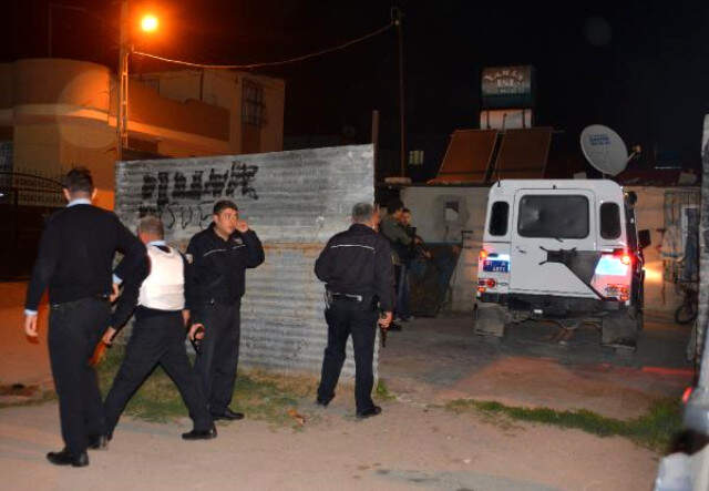 Kendisine Ceza Yazan Polislere Pompalı Av Tüfeği İle Saldırdı