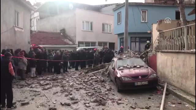 Bursa'da Doğal Gaz Patlaması! Ev Enkaza Döndü: 1 Kişi Öldü, 2 Kişi Yaralandı