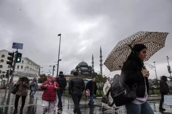 Meteoroloji Uyardı! İstanbul'a Gece Saatlerinden İtibaren Sağanak Yağış Geliyor