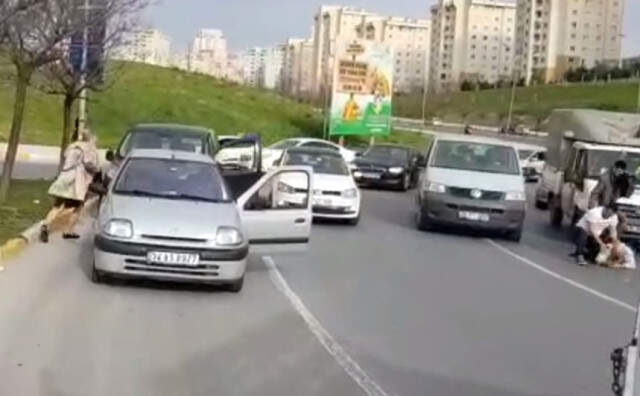 Sürücüler Bijon Anahtarlar İle Birbirine Saldırdı! Yaşananlar Saniye Saniye Kaydedildi