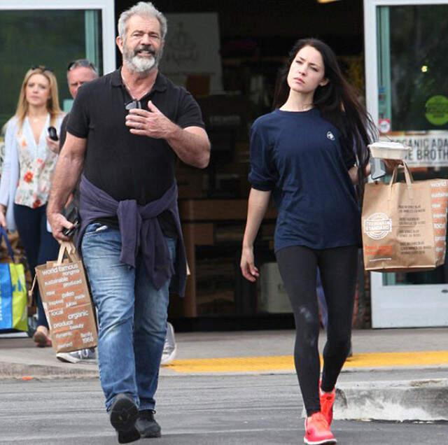 53 Yaşındaki Ünlü Oyuncu Mel Gibson, Kendisinden 26 Yaş Küçük Sevgilisiyle Görüntülendi