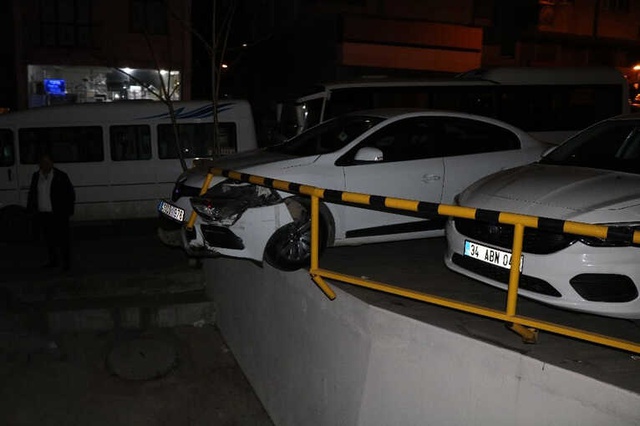 Ehliyeti Kaptırmak İstemeyen Alkollü Sürücü, Kaza Yapınca Yakalandı