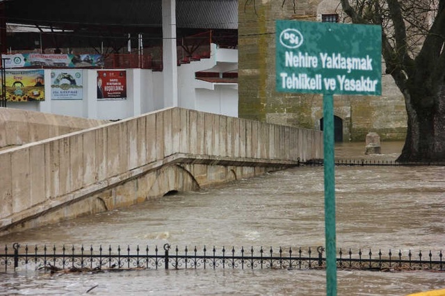Tunca Nehri Kırmızı Alarm Seviyesine Yükseldi! Er Meydanı Sular Altında Kaldı