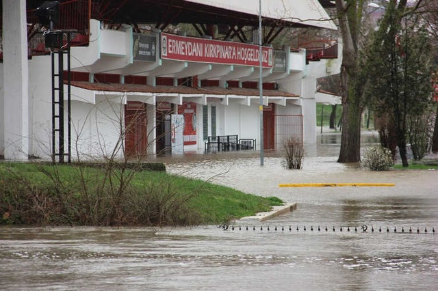 Tunca Nehri Kırmızı Alarm Seviyesine Yükseldi! Er Meydanı Sular Altında Kaldı