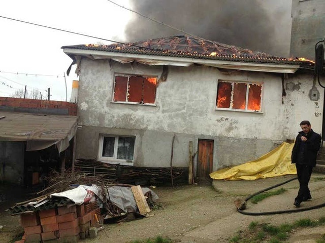 Sobadan Çıkan Yangın Evi Kül Etti, Kur'an-ı Kerim Zarar Görmedi