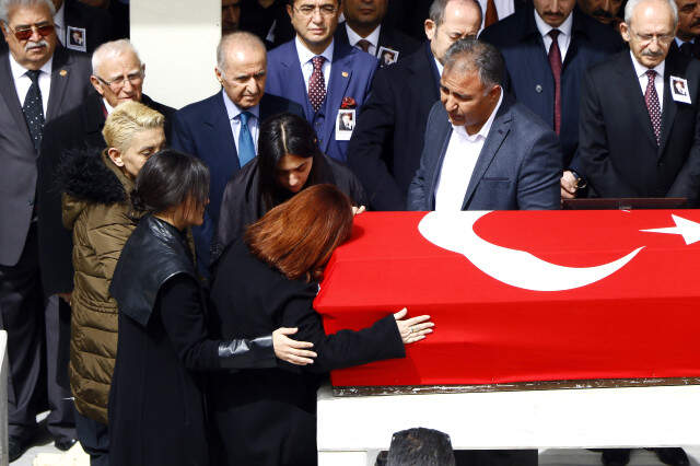 Kılıçdaroğlu ve Bahçeli Cenaze Namazında Yan Yana Saf Tuttu! 3 Ay Sonra İlk Sohbet