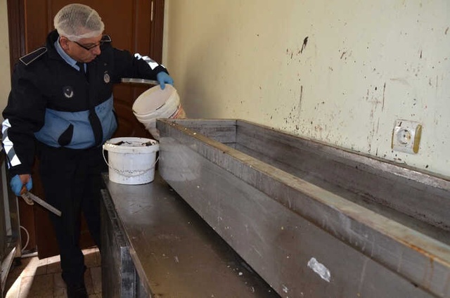 Ruhsatsız Üretim Yapılan Pastanede Çekilen Görüntüler Mide Bulandırdı