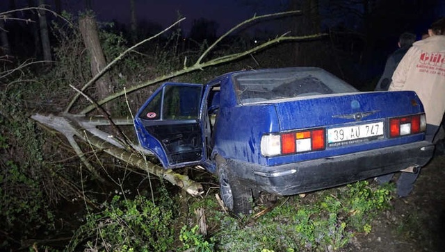 Babasından Gizli Otomobili Alan Çocuk Şarampole Yuvarlandı