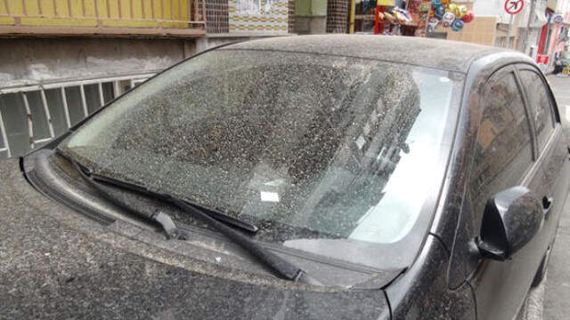 İstanbul'a Çamur Yağdı, Araçlarını Gören Vatandaşlar Şok Oldu! İstanbul'a Çamur Yağdı, Arabalar Mahvoldu! Meteoroloji Bugün İçin de Uyardı: Tekrar Gelecek