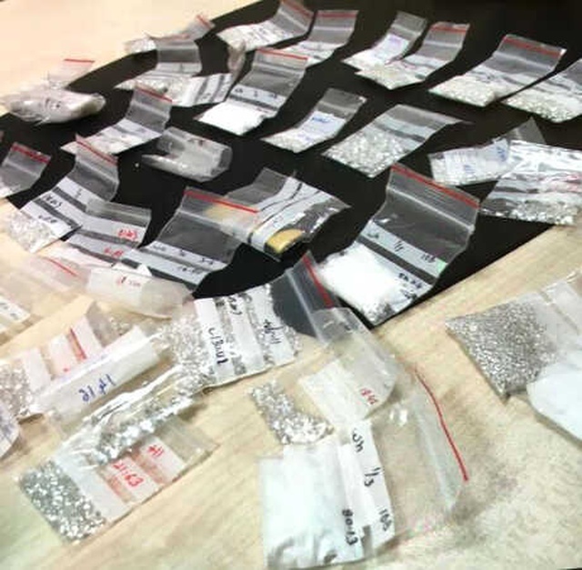 İranlı Kadın Yolcunun Valizinden 1,5 Milyon Dolarlık Pırlanta Çıktı