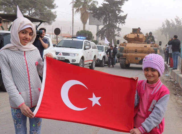 Mehmetçik, Terör Belasından Kurtardığı Afrin Halkını Yalnız Bırakmıyor