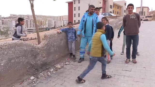 Belediye İşçisi, Temizlik Yaptığı Parkta Bomba Buldu