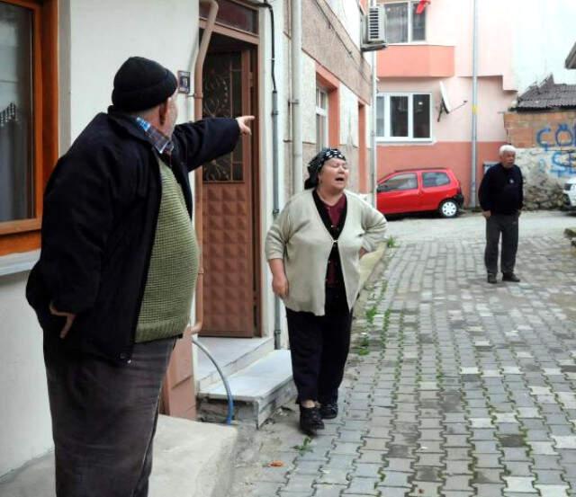 Miras Kavgası! Duvar Yazılarıyla Haberleşen Kardeşler Birbirini Rezil Etti: Pavyon Erkeği Oku